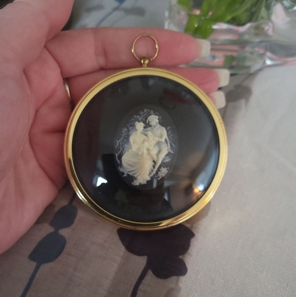 Vintage Miniature Cameo Behind Bubble Glass - Picture 4 of 6